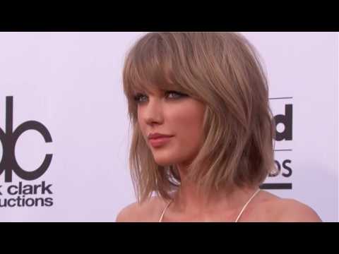 VIDEO : Taylor Swift's Beverly Hills Mansion Is Historical