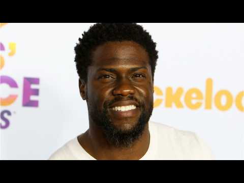 VIDEO : Kevin Hart Shows Off Abs On Family's Mexico Vacation