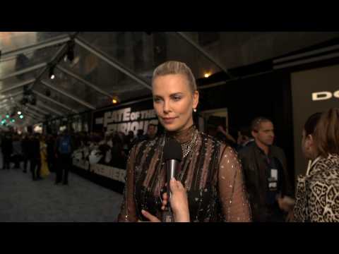 VIDEO : 'The Fate of the Furious' Premiere: A Fashionable Charlize Theron