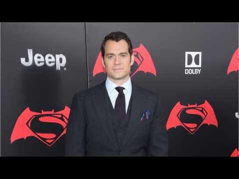 VIDEO : Henry Cavill Screentested In Christopher Reeve?s Iconic Superman Suit