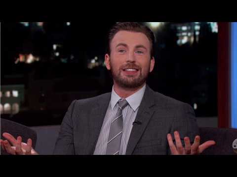 VIDEO : Chris Evans Gives Tom Brady a ?Pass? for Supporting Donald Trump