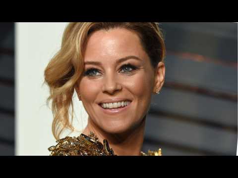 VIDEO : Elizabeth Banks Pokes Fun At Power Rangers Look