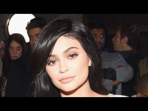 VIDEO : Rappers Want Newly Single Kylie Jenner