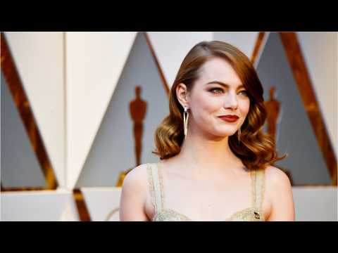 VIDEO : Emma Stone Surprises Prom Suitor With Response