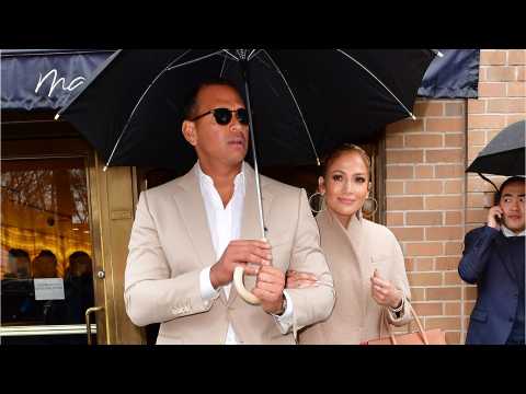 VIDEO : Jennifer Lopez & Alex Rodriguez Are Official