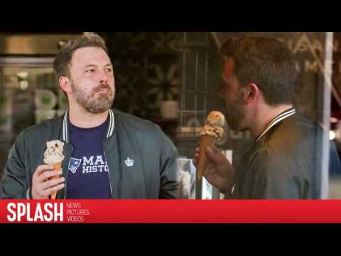 VIDEO : Ben Affleck Cools Off with an Ice Cream Cone