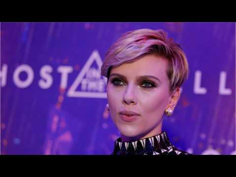 VIDEO : Scarlett Johansson Receives Praise From Director