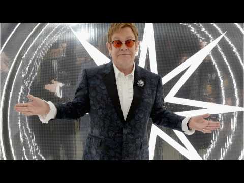 VIDEO : Elton John Celebrates 70th Birthday With a Star-Studded Bash