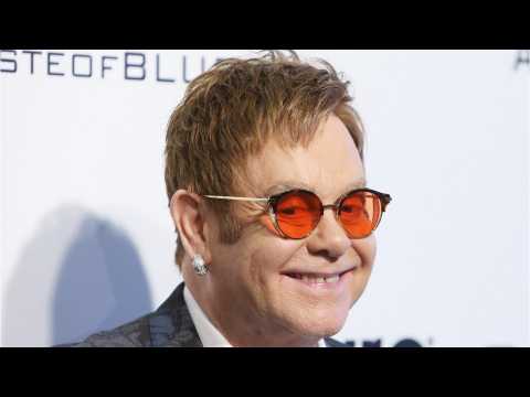 VIDEO : Elton John Turns 70 With Style!