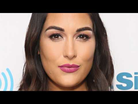 VIDEO : Brie Bella Plans To Give Birth Live