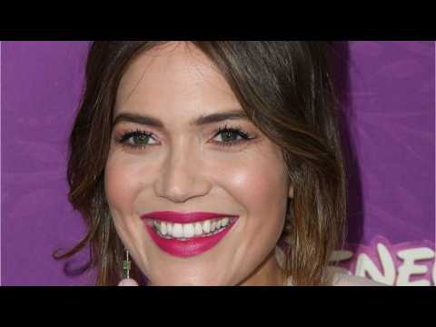 VIDEO : Mandy Moore Reacts To Fan Theory