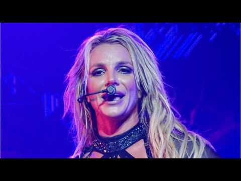 VIDEO : Britney Spears Shares Family Beach Fun