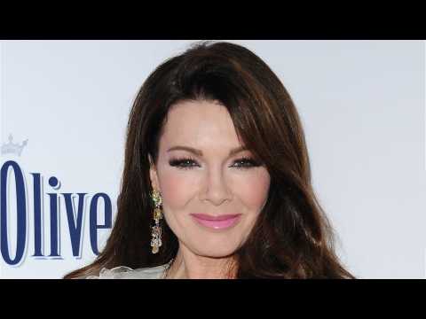 VIDEO : Lisa Vanderpump Brings an Extra Dash of Glamour to Beverly Hills Dog Show
