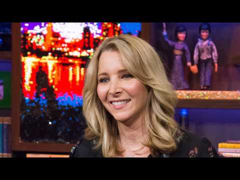 VIDEO : Lisa Kudrow to Guest Star on Netflix's ?Grace and Frankie?