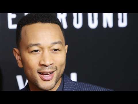 VIDEO : John Legend Takes On Virtual Reality