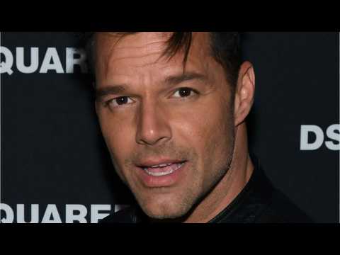 VIDEO : Ricky Martin No Longer Lives By 