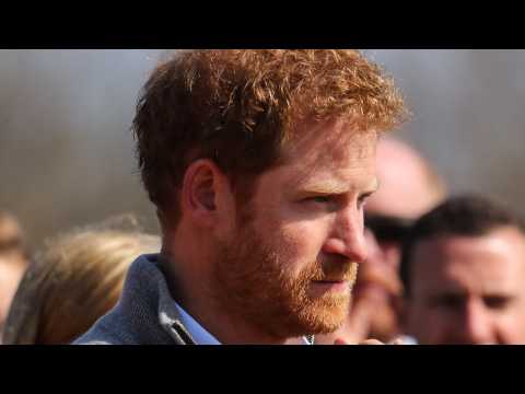 VIDEO : Prince Harry Secretly Visits Meghan Markle Ahead of Easter