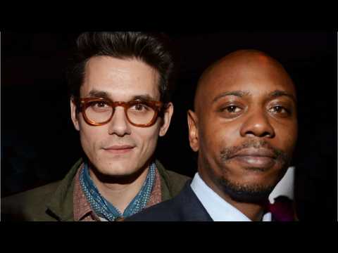 VIDEO : Dave Chappelle Pays Tribute to Charlie Murphy at John Mayer Concert