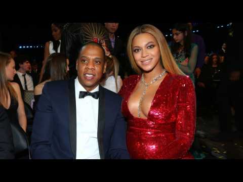 VIDEO : Pregnant Beyonc & Jay Z Attend Friend's Birthday Dinner