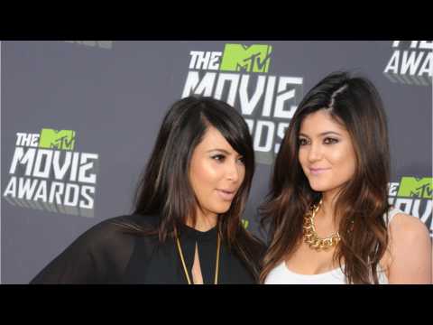 VIDEO : Kylie Jenner And Kim Kardashian Team Up For Lipstick Collaboration