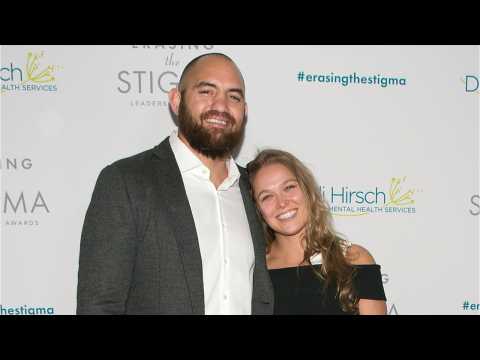 VIDEO : Ronda Rousey and Travis Browne Are Engaged