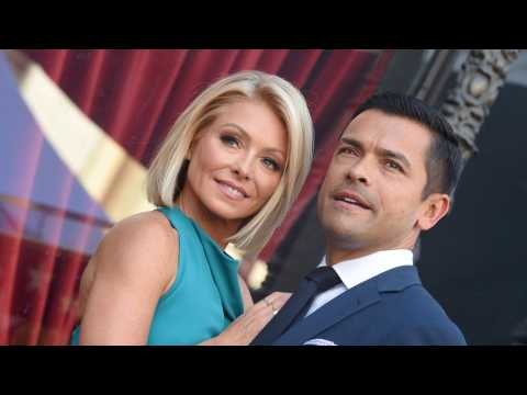 VIDEO : Kelly Ripa and Mark Consuelos Team, Up For TV Project