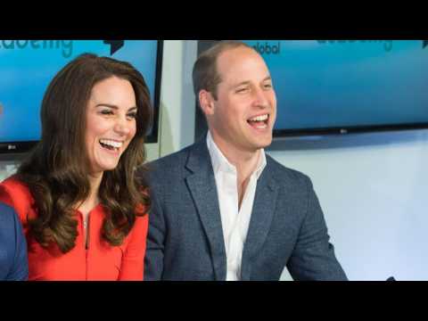 VIDEO : Prince William and Kate Middleton Laugh While Playing DJs