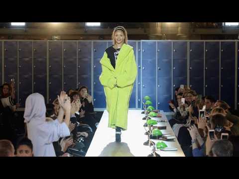 VIDEO : Rihanna Debuts Fenty Fashion in Paris