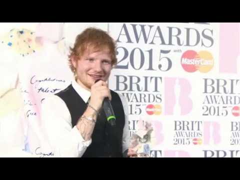 VIDEO : Ed Sheeran Totally Hooked Up With Taylor Swift's Friends
