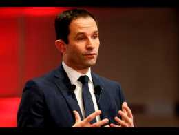 Présidentielle : Benoît Hamon corrige son revenu universel... en piochant chez Valls et Macron
