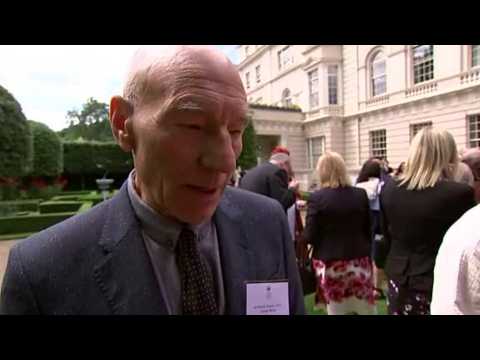 VIDEO : Patrick Stewart Could Make A Cameo on Legion