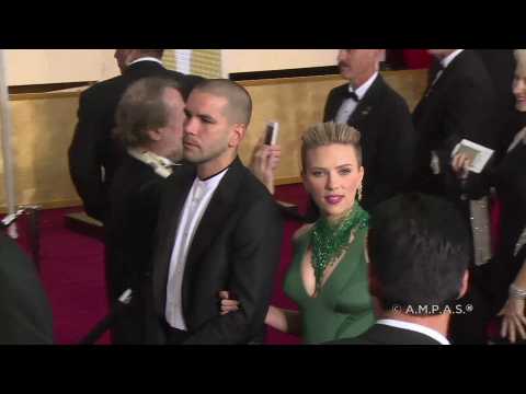 VIDEO : Scarlett Johansson 'preparing for custody battle over daughter'