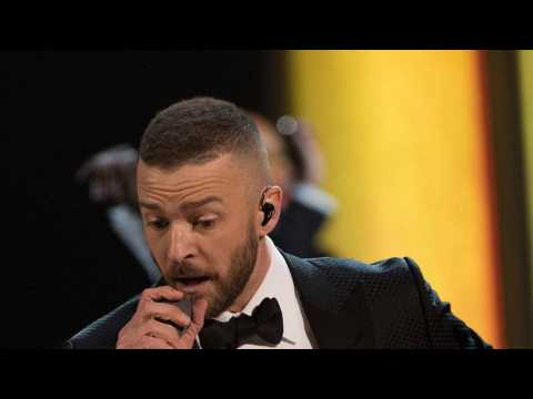 VIDEO : Justin Timberlake Shares The Love After Kevin Hart Does 'Turn Up Tuesday'