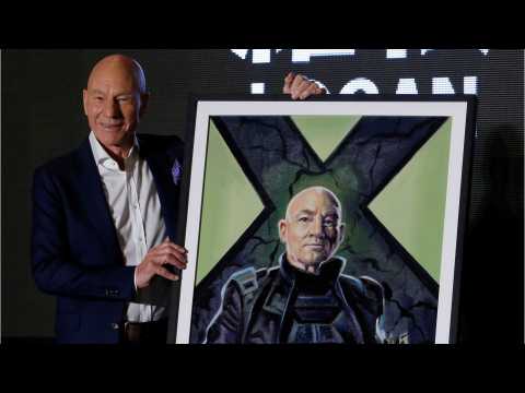 VIDEO : Fans Say Goodbye To Patrick Stewart As Prof. X