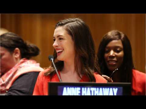 VIDEO : Anne Hathaway Speaks At UN & Reveals Photo Of Son