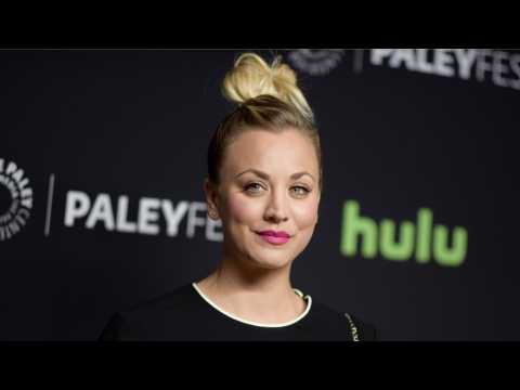 VIDEO : Kaley Cuoco Cups And It ?Hurts So Good?