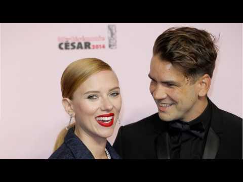 VIDEO : Scarlett Johansson Is Getting Divorced