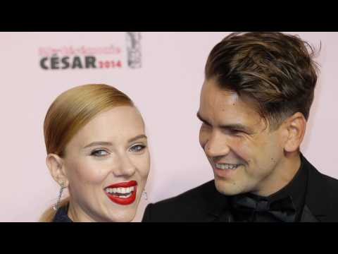 VIDEO : Scarlett Johansson Has Officially Filed For Divorce