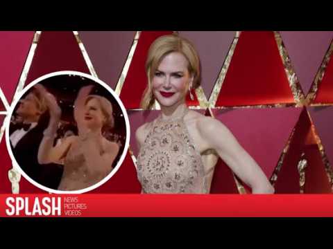 VIDEO : Nicole Kidman Explains Her Awkward Oscars Clap