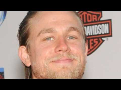 VIDEO : Charlie Hunnam's Secret To Staying Fit