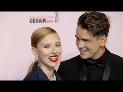 VIDEO : Scarlett Johansson Files For Divorce
