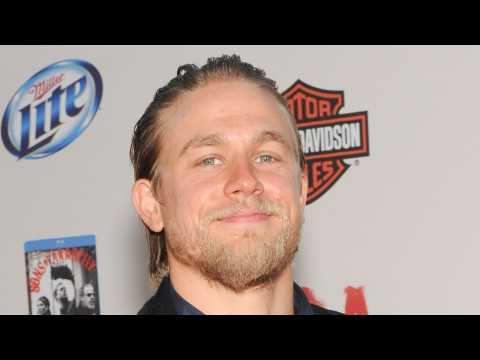 VIDEO : Charlie Hunnam's Sexy Workout Secret
