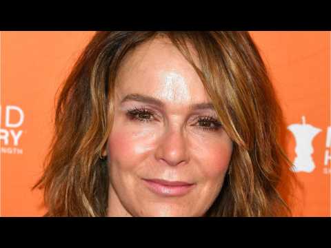 VIDEO : Jennifer Grey Goes Back In Time
