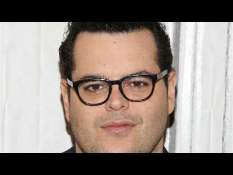 VIDEO : Josh Gad Surprised Fans at Movie Screenings