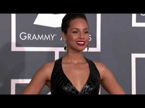VIDEO : Alicia Keys' Rad Necklace Is Up for Grabs