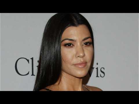 VIDEO : Kourtney and Khloe Kardashian Rock Sexy All-Black Outfits With Mom
