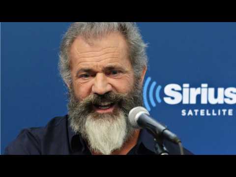 VIDEO : Mel Gibson Quietly Helping Holocaust Survivor Charity