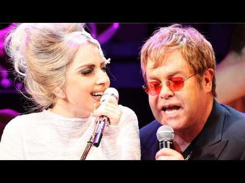 VIDEO : Elton John celebrates 70th Birthday