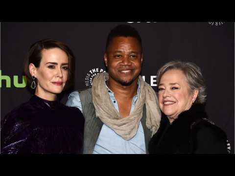 VIDEO : Cuba Gooding Jr. Lifted Sarah Paulson's Skirt and the Internet Is Alarmed