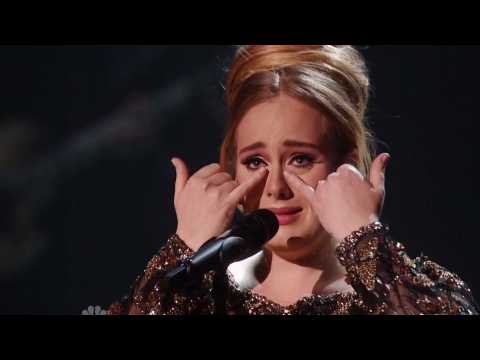 VIDEO : Adele Shares Sad News